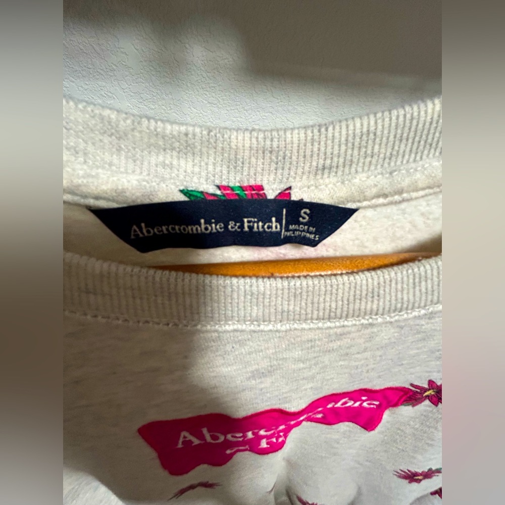 Abercrombie & fitch Size S - Picture 2 of 2